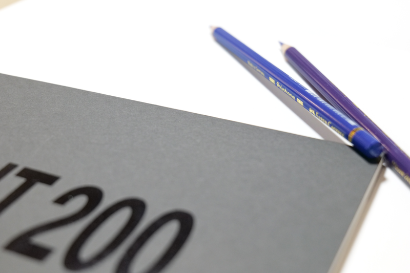 ケント紙と色鉛筆の画像