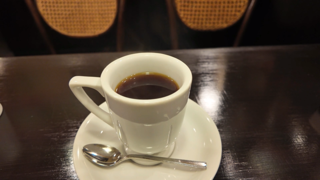 喫茶店のコーヒーの画像｜絵画教室ロク